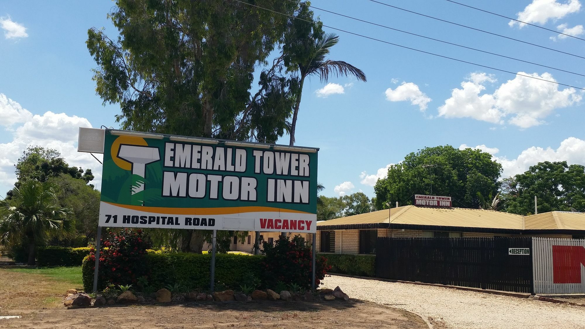 Emerald Tower Motor Inn Экстерьер фото